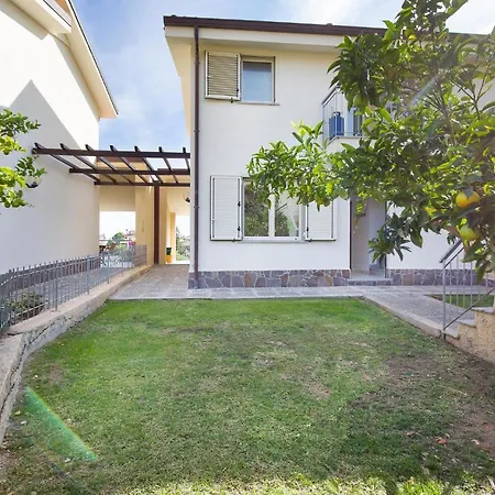 27 Holiday home